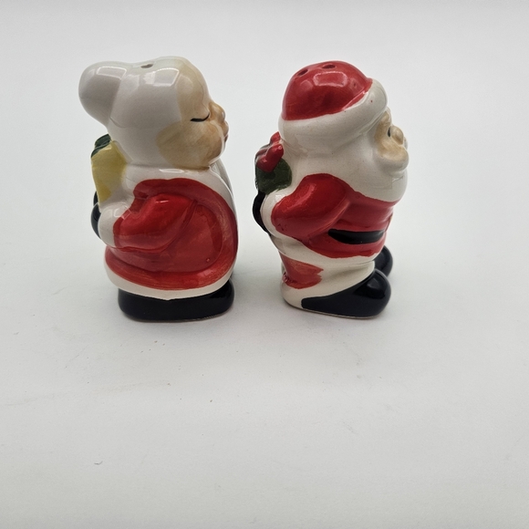 Vintage Mr and Mrs Claus salt and pepper shakers - Picture 2 of 8